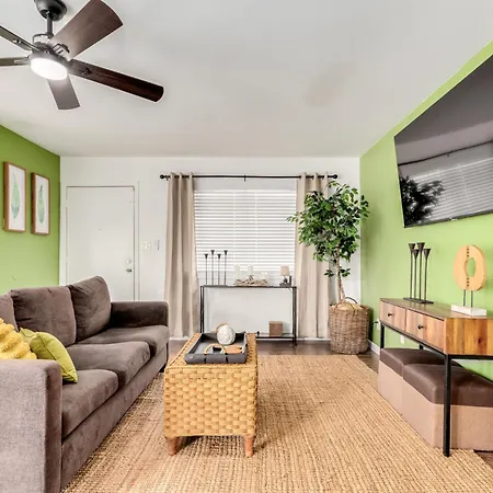 Charming Tempe 3B2B Oasis Apartment